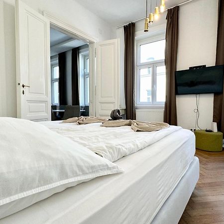 Premium Apartment Located At The Famous Vienna Kutschkermarkt ภายนอก รูปภาพ