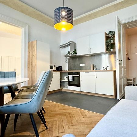 Premium Apartment Located At The Famous Vienna Kutschkermarkt ภายนอก รูปภาพ
