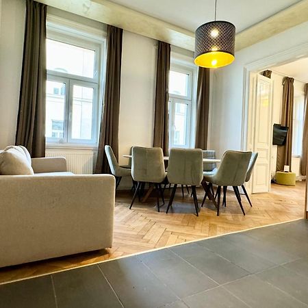 Premium Apartment Located At The Famous Vienna Kutschkermarkt ภายนอก รูปภาพ