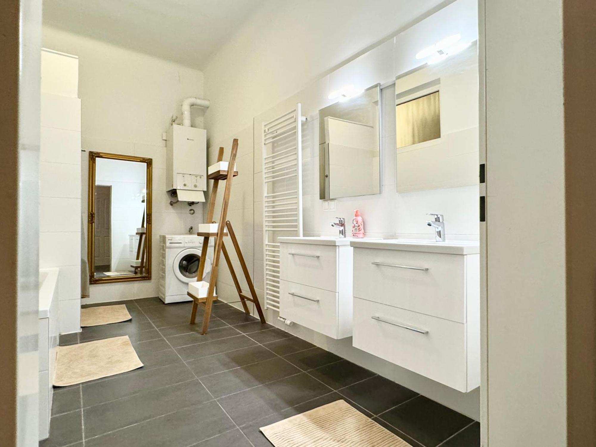 Premium Apartment Located At The Famous Vienna Kutschkermarkt ภายนอก รูปภาพ