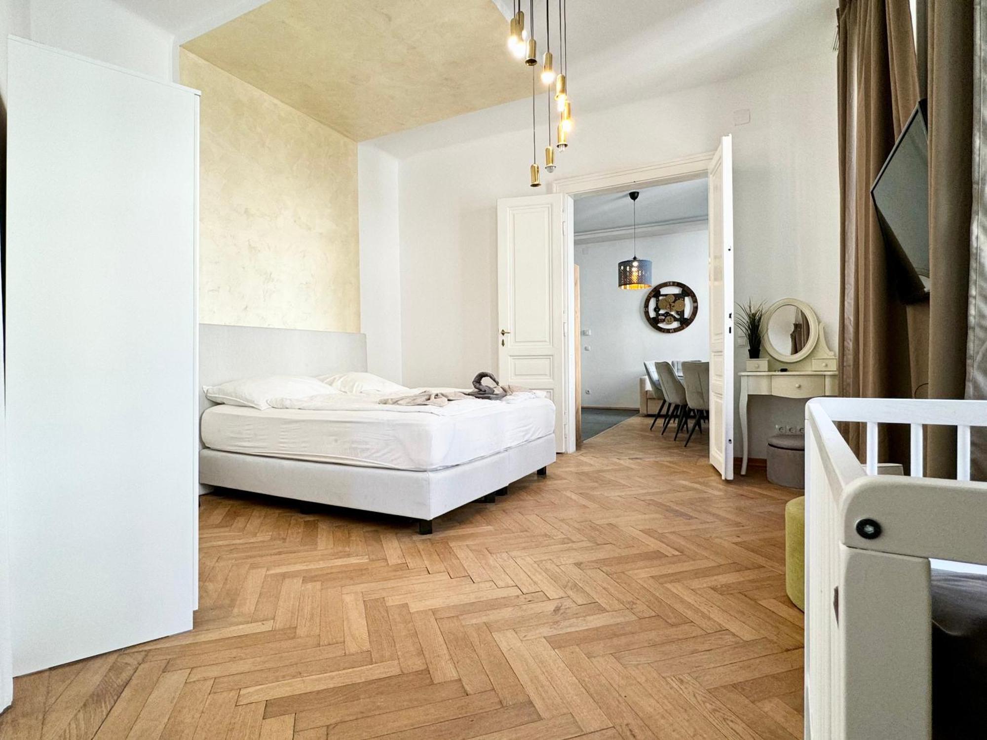 Premium Apartment Located At The Famous Vienna Kutschkermarkt ภายนอก รูปภาพ