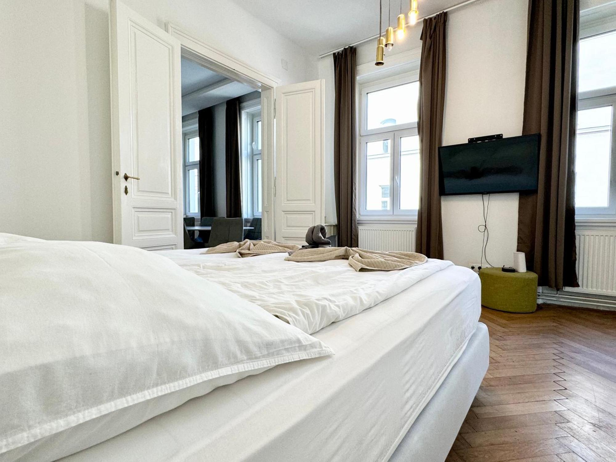 Premium Apartment Located At The Famous Vienna Kutschkermarkt ภายนอก รูปภาพ