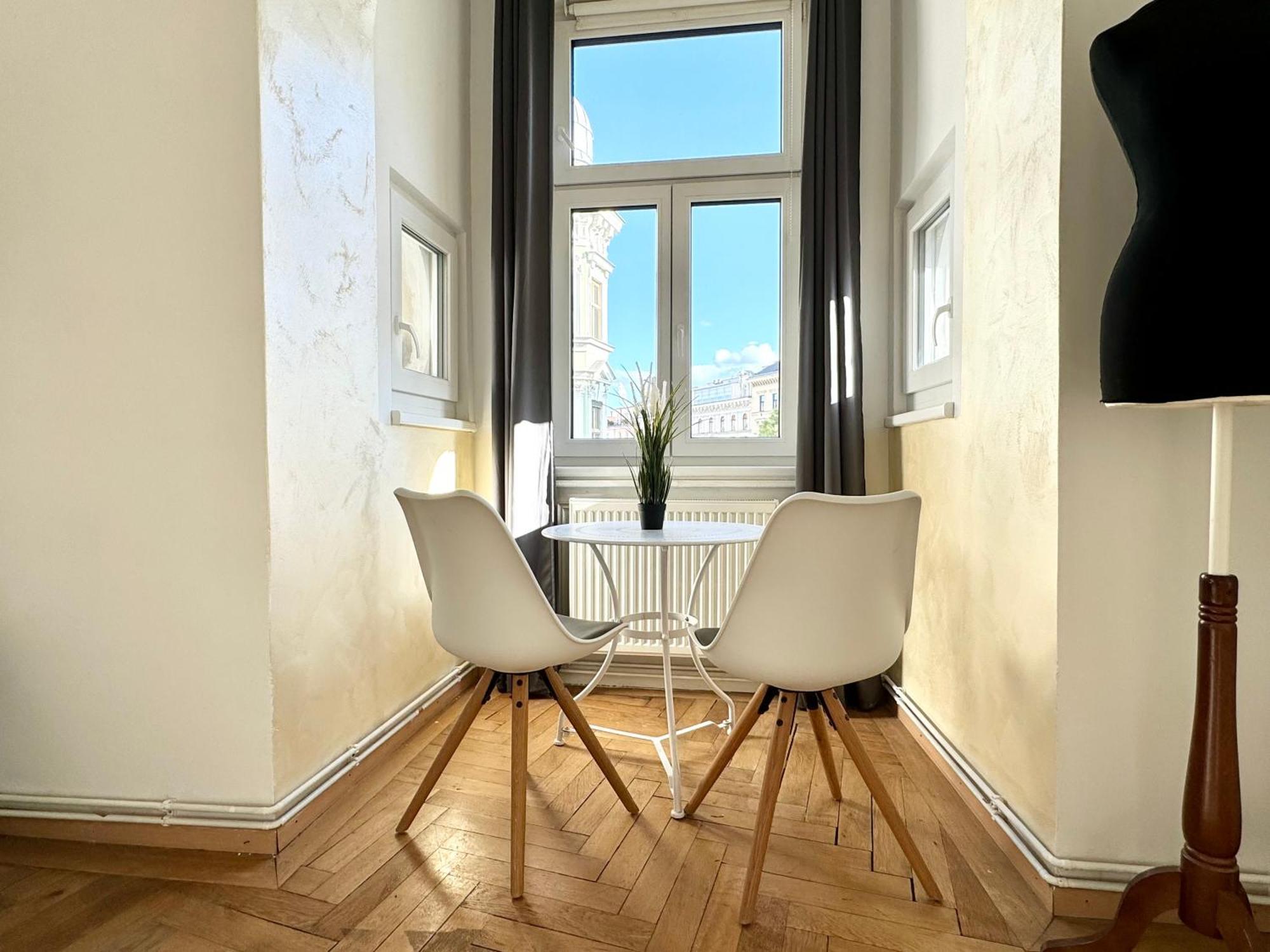 Premium Apartment Located At The Famous Vienna Kutschkermarkt ภายนอก รูปภาพ