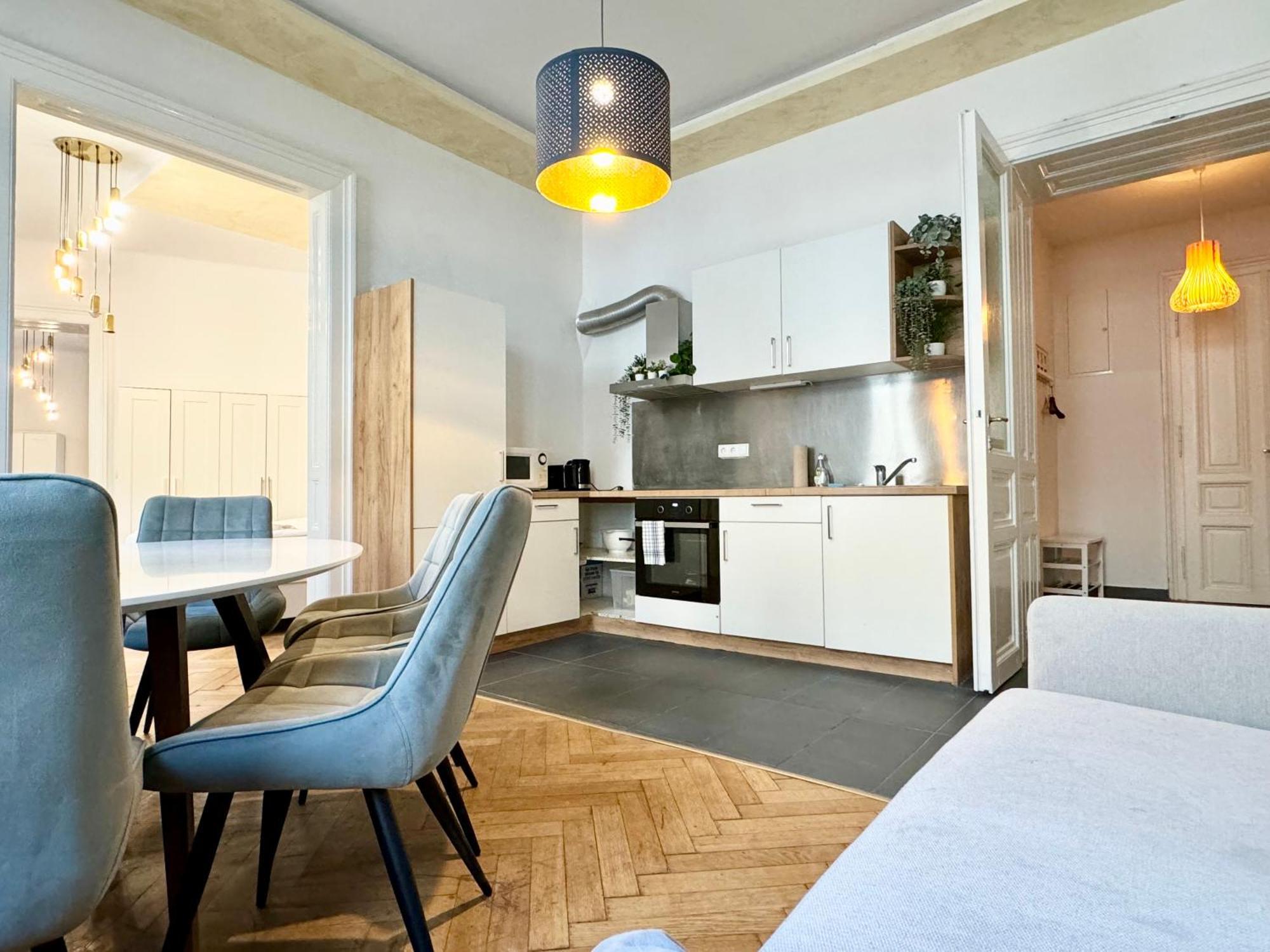 Premium Apartment Located At The Famous Vienna Kutschkermarkt ภายนอก รูปภาพ